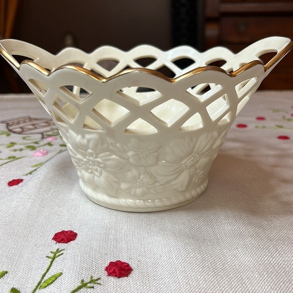 Vintage Lenox China round cutout floral design Basket Weave bowl - Picture 4 of 9